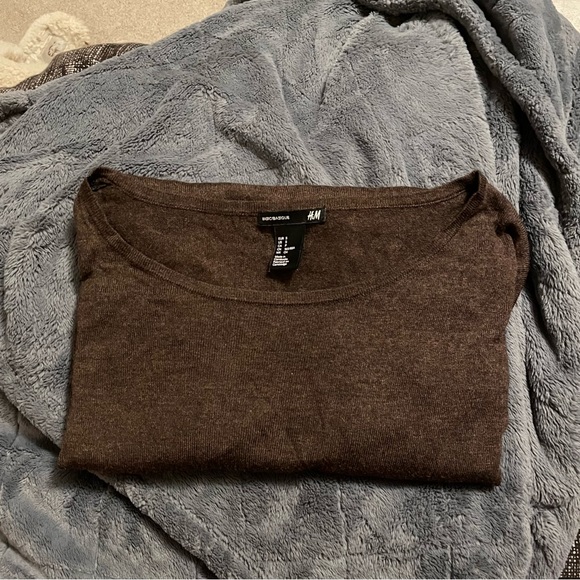 H&M Basics Sweater Size S - Picture 2 of 2